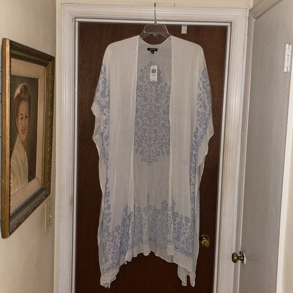 torrid Accessories - Torrid NWT ivory medallion gauze kimono